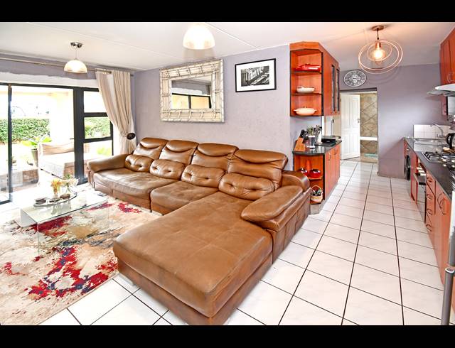2 BEDROOM APARTMENT FOR SALE IN BRAMLEY VIEW